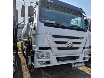 شاحنة صهريج SINOTRUK HOWO 371: صورة 2