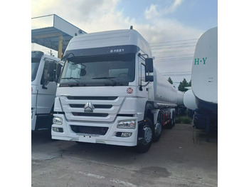 شاحنة صهريج SINOTRUK HOWO