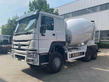 SINOTRUK Cement Mixer Truck for Sale in Zambia SINOTRUK Cement Mixer Truck for Sale in Zambia: صورة 1 SINOTRUK Cement Mixer Truck for Sale in Zambia SINOTRUK Cement Mixer Truck for Sale in Zambia: صورة 1