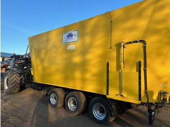 عربة خلط الأعلاف