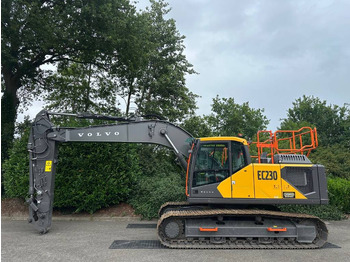 حفار زحاف VOLVO EC220EL