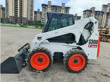شيول صغير BOBCAT S300