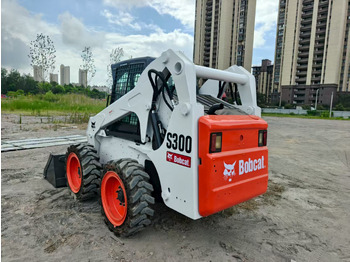 شيول صغير BOBCAT skid steer loader S300: صورة 2