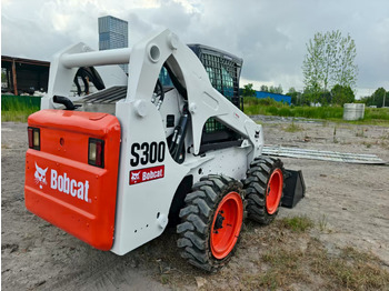 شيول صغير BOBCAT skid steer loader S300: صورة 4