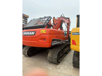 حفار زحاف DOOSAN DX225
