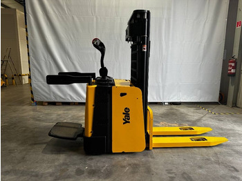 آلة التكديس YALE