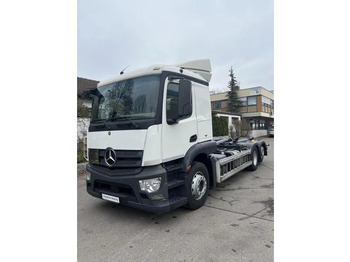 شاحنة ذات خطاف MERCEDES-BENZ Actros 2543