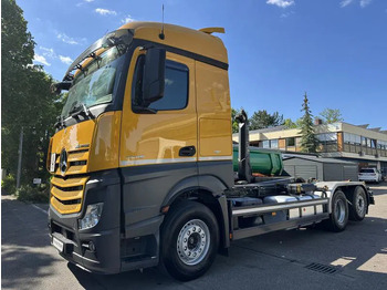 شاحنة ذات خطاف MERCEDES-BENZ Actros 2645