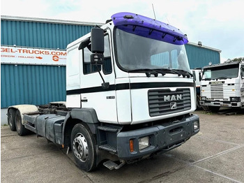 MAN 26.414 FNL-T (6-CILINDERHEADS) 6x4 CHASSIS (EURO 2 / ZF16 MANUAL GEARBOX / REDUCTION AXLES) MAN 26.414 FNL-T (6-CILINDERHEADS) 6x4 CHASSIS (EURO 2 / ZF16 MANUAL GEARBOX / REDUCTION AXLES): صورة 2