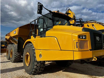 شاحنة قلاب مفصلية CATERPILLAR 740