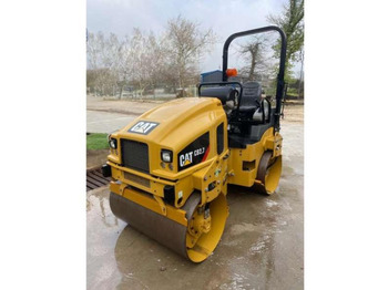 مدحلة اسفلت CATERPILLAR