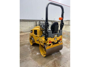 مدحلة اسفلت Caterpillar CB2.7: صورة 4