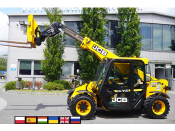 جرافة ذات عجلات تلسكوبية JCB
