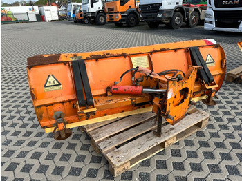 كاسحة ثلوج UNIMOG