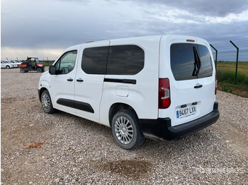حافلة صغيرة, ميكروباص 2022 Toyota Proace City Verso 5 Passenger Van: صورة 3