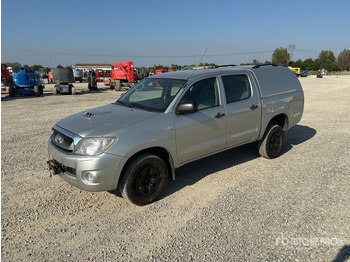 شاحنة البيك أب TOYOTA