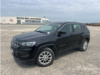 سيارة دفع رباعي JEEP