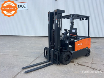 رافعة شوكية كهربائية DOOSAN