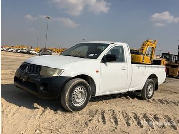 شاحنة البيك أب MITSUBISHI L200