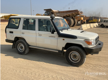سيارة دفع رباعي TOYOTA Land Cruiser