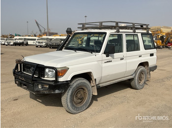 سيارة دفع رباعي TOYOTA Land Cruiser