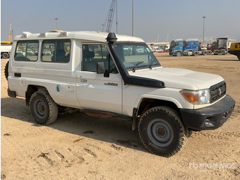سيارة دفع رباعي TOYOTA Land Cruiser