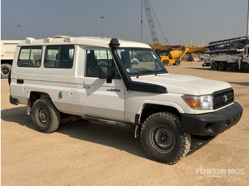 سيارة دفع رباعي TOYOTA Land Cruiser