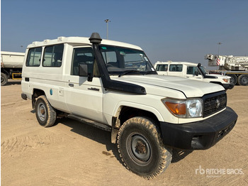 سيارة دفع رباعي TOYOTA Land Cruiser