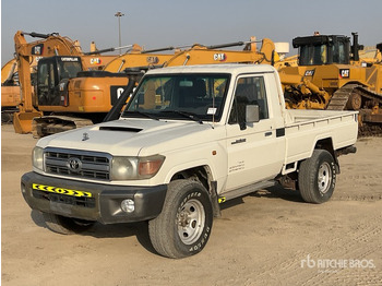 شاحنة البيك أب TOYOTA Land Cruiser