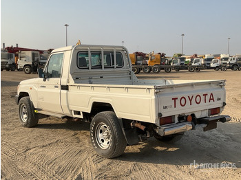 شاحنة البيك أب 2018 Toyota Land Cruiser 79L 4x4 Pickup: صورة 4 شاحنة البيك أب 2018 Toyota Land Cruiser 79L 4x4 Pickup: صورة 4
