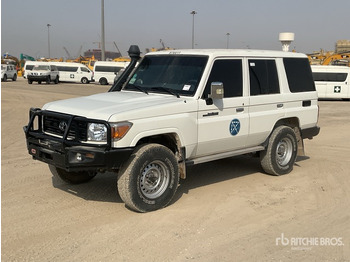 سيارة دفع رباعي TOYOTA Land Cruiser