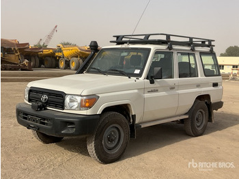 سيارة دفع رباعي TOYOTA Land Cruiser