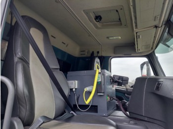 شاحنة صهريج VOLVO FM: صورة 4