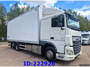 شاحنة صندوق متساوي DAF XF 106 440
