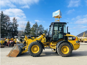 اللودر بعجل CATERPILLAR 908M