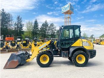 اللودر بعجل KOMATSU WA80