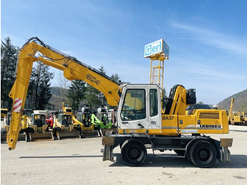 معالج النفايات LIEBHERR A 904