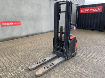 معدات المستودعات TOYOTA