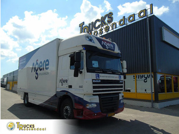 شاحنة مقفلة DAF XF 105 460