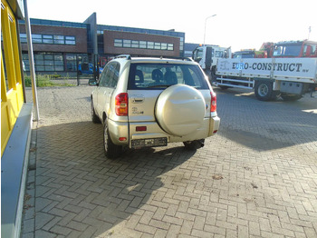 سيارة دفع رباعي Toyota RAV4 + 4X4 + AUTOMAT + PETROL: صورة 5 سيارة دفع رباعي Toyota RAV4 + 4X4 + AUTOMAT + PETROL: صورة 5