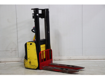 آلة التكديس HYSTER