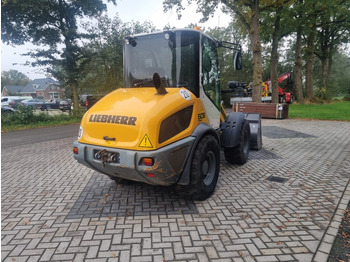 اللودر بعجل LIEBHERR L506C: صورة 4