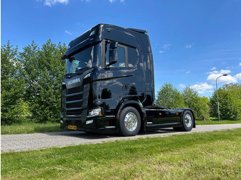 وحدة جر SCANIA S 500