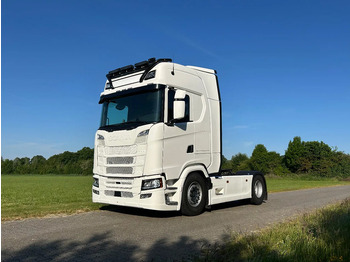 وحدة جر SCANIA S 540