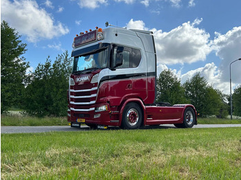 وحدة جر SCANIA S 500