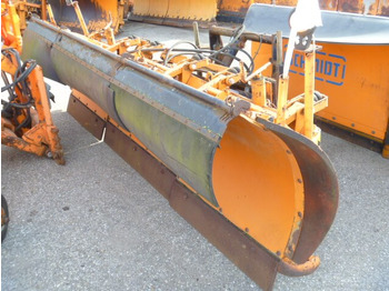 كاسحة ثلوج UNIMOG