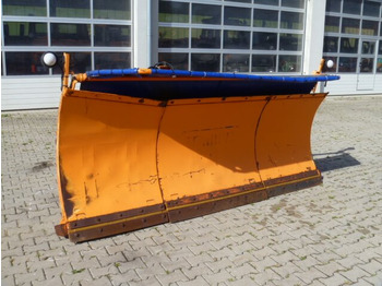 كاسحة ثلوج UNIMOG