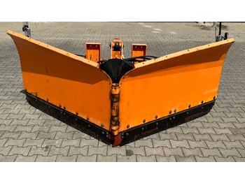 كاسحة ثلوج UNIMOG