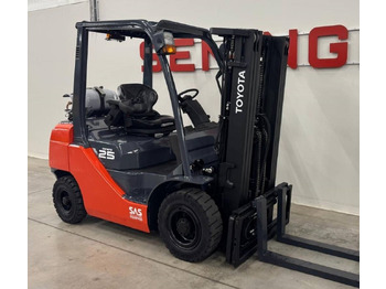 رافعة شوكية تعمل بالغاز TOYOTA FG 25
