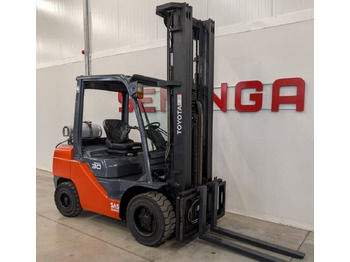 رافعة شوكية تعمل بالغاز TOYOTA FGF 30